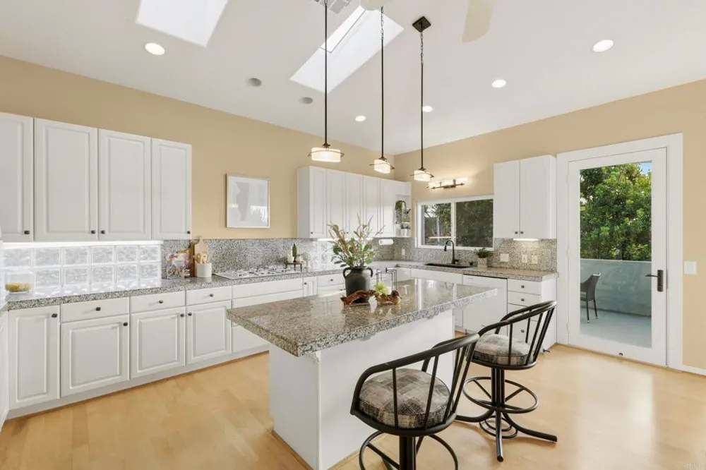 398 Andrew Avenue Encinitas, CA 92024