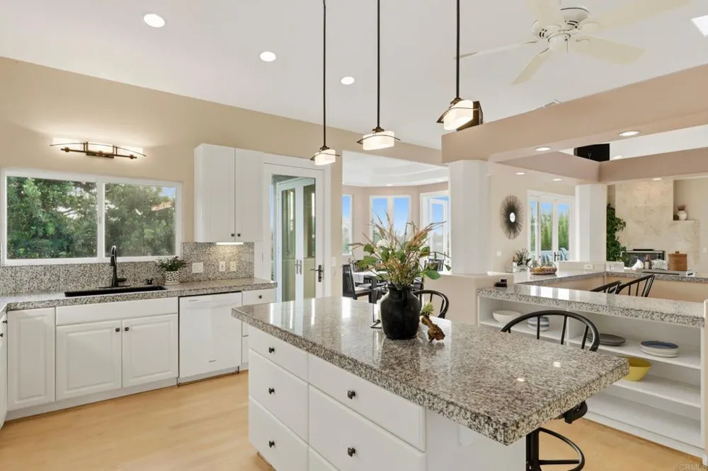 398 Andrew Avenue Encinitas, CA 92024