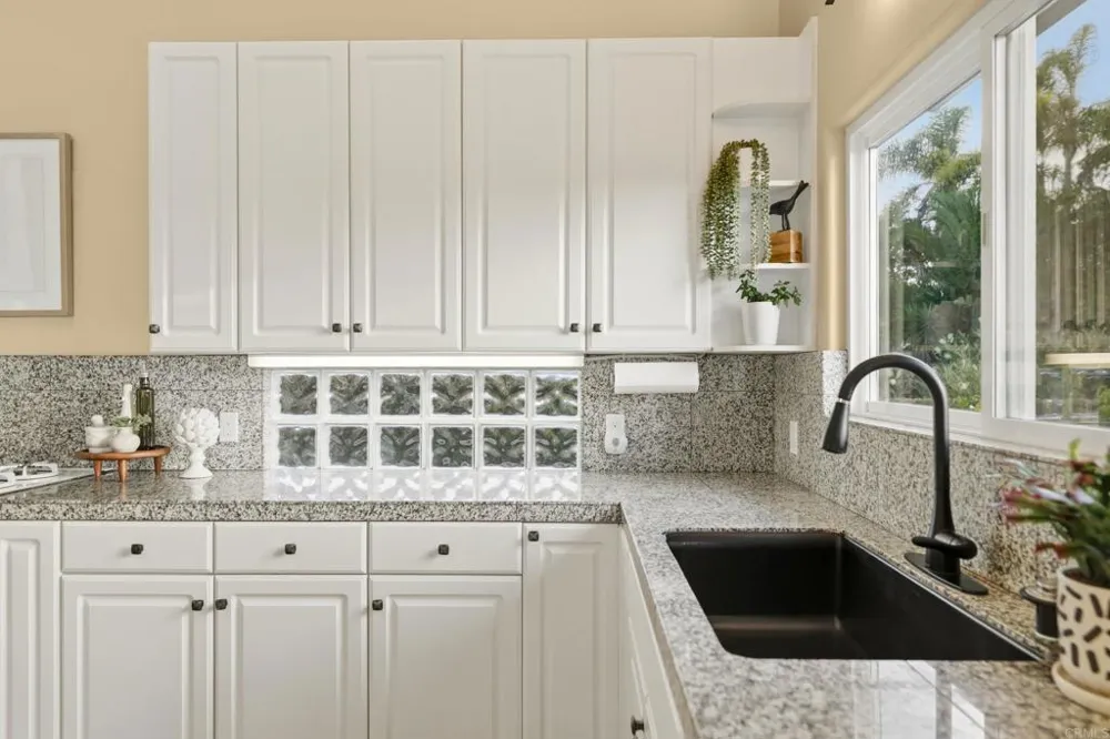 398 Andrew Avenue Encinitas, CA 92024