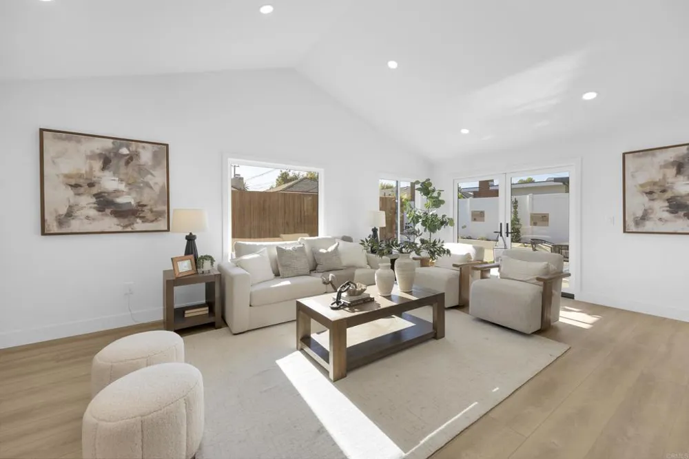 3221 Kempton Drive Los Alamitos, CA 90720