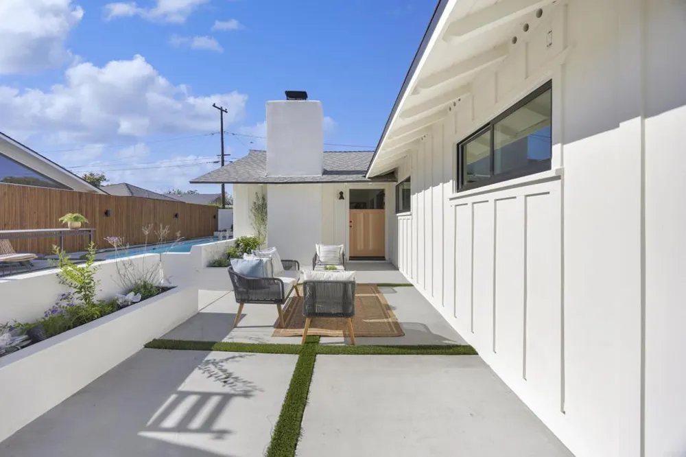3221 Kempton Drive Los Alamitos, CA 90720