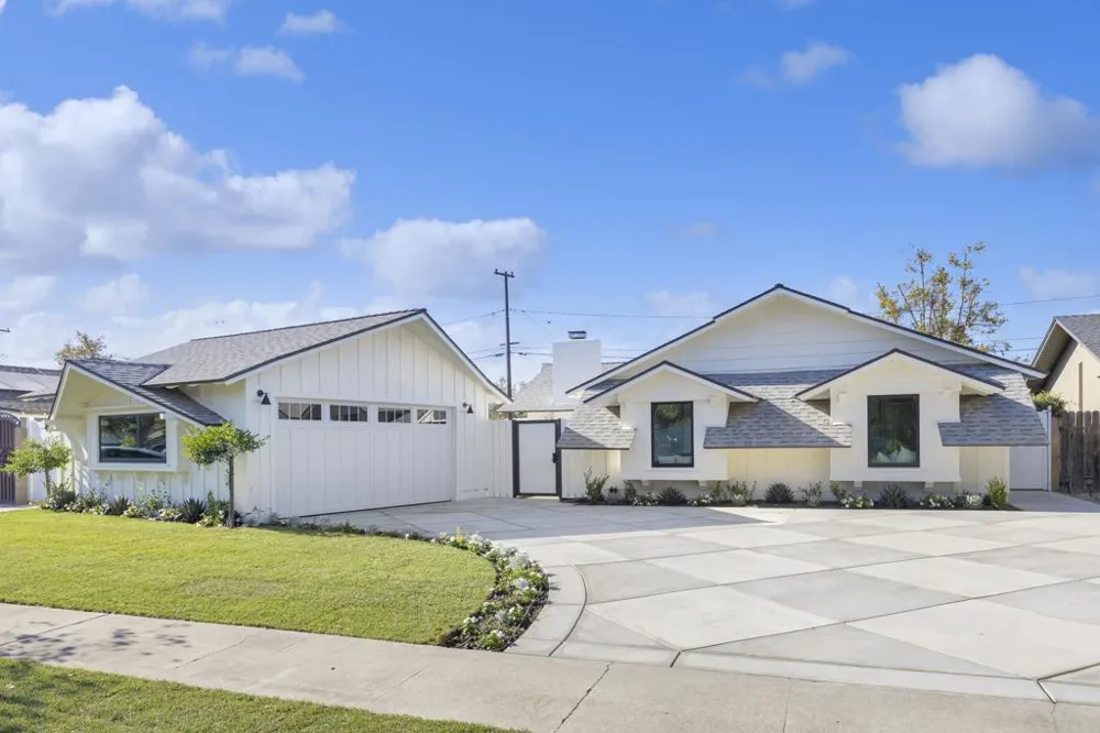 3221 Kempton Drive Los Alamitos, CA 90720