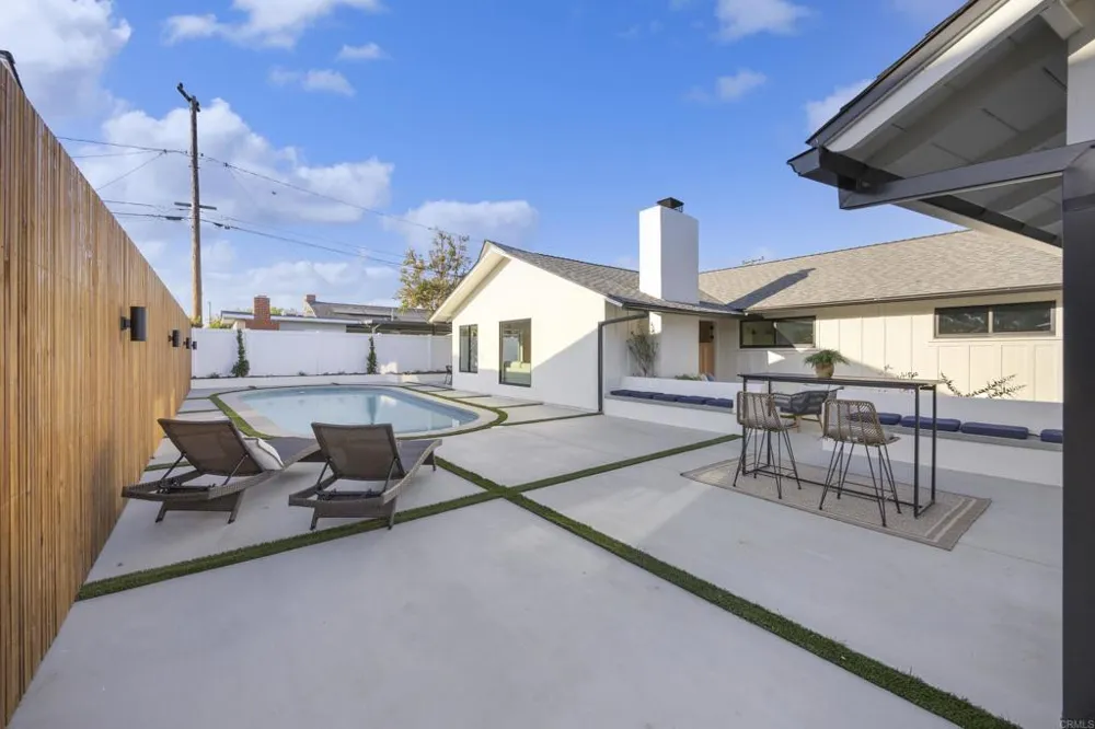 3221 Kempton Drive Los Alamitos, CA 90720