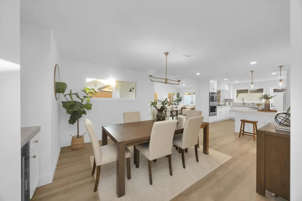 3221 Kempton Drive Los Alamitos, CA 90720