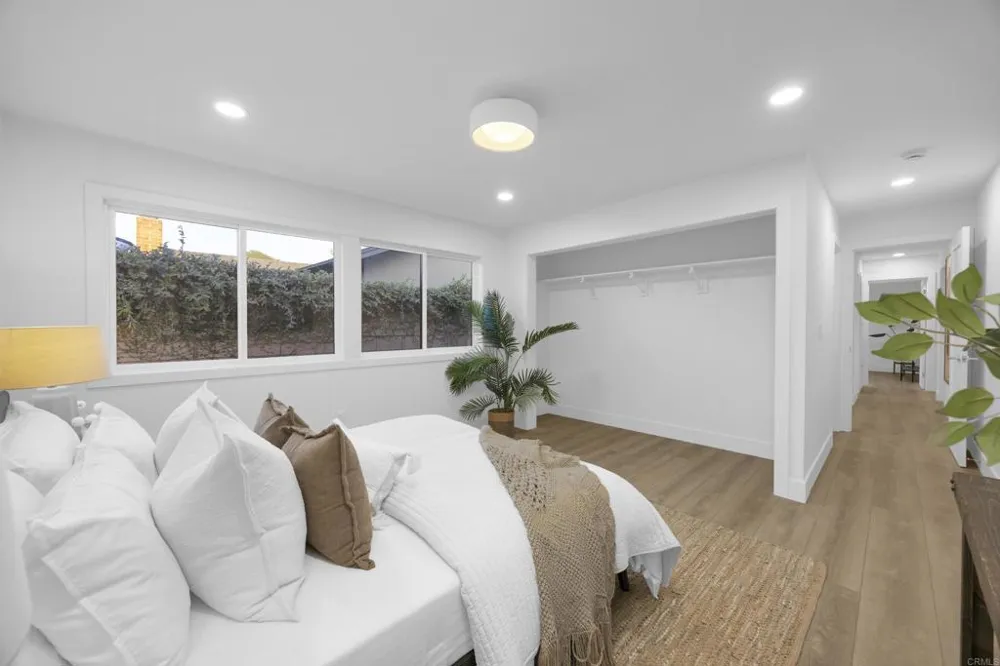 3221 Kempton Drive Los Alamitos, CA 90720
