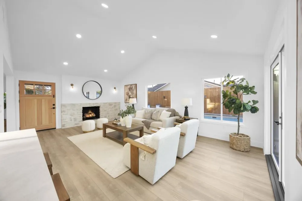 3221 Kempton Drive Los Alamitos, CA 90720