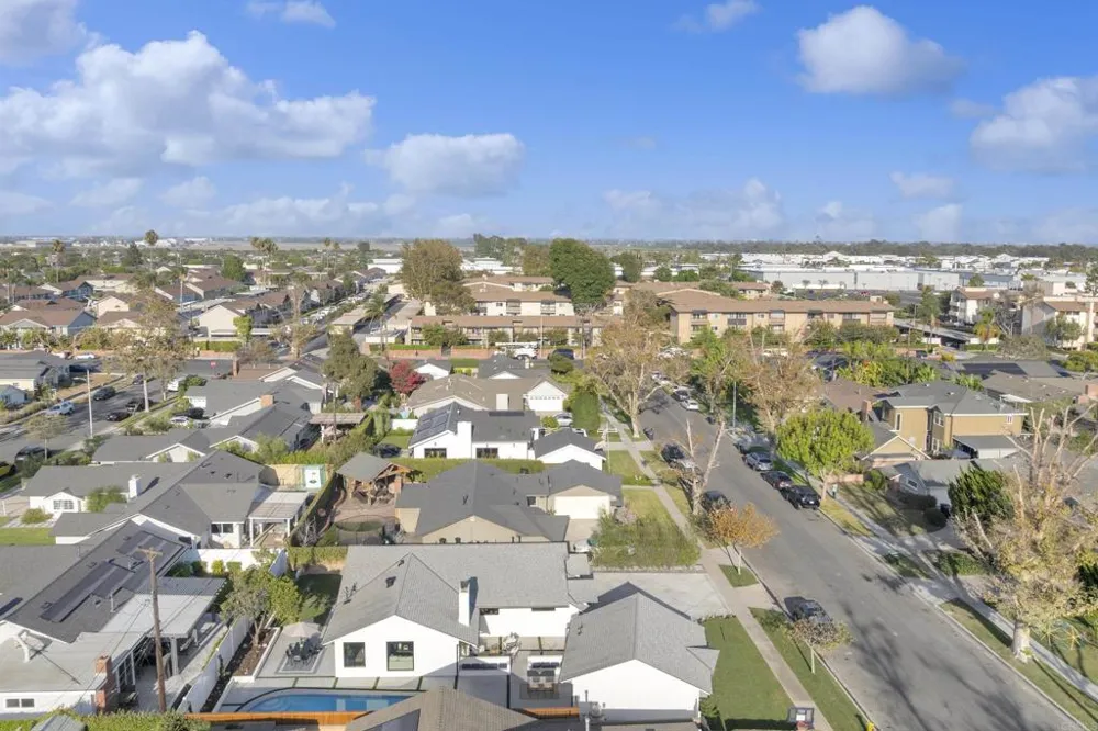 3221 Kempton Drive Los Alamitos, CA 90720