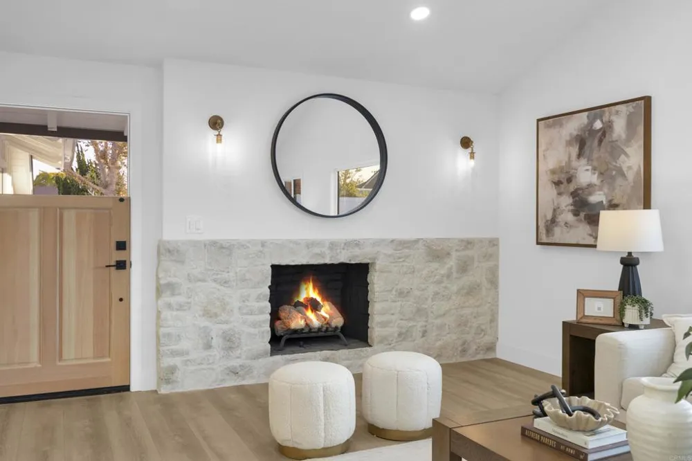 3221 Kempton Drive Los Alamitos, CA 90720