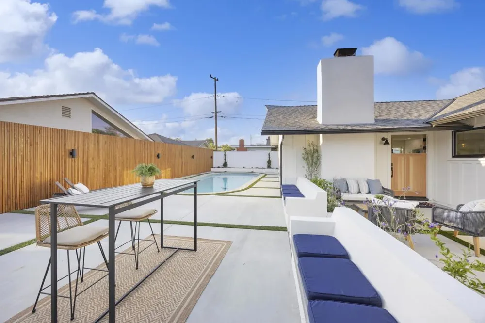 3221 Kempton Drive Los Alamitos, CA 90720