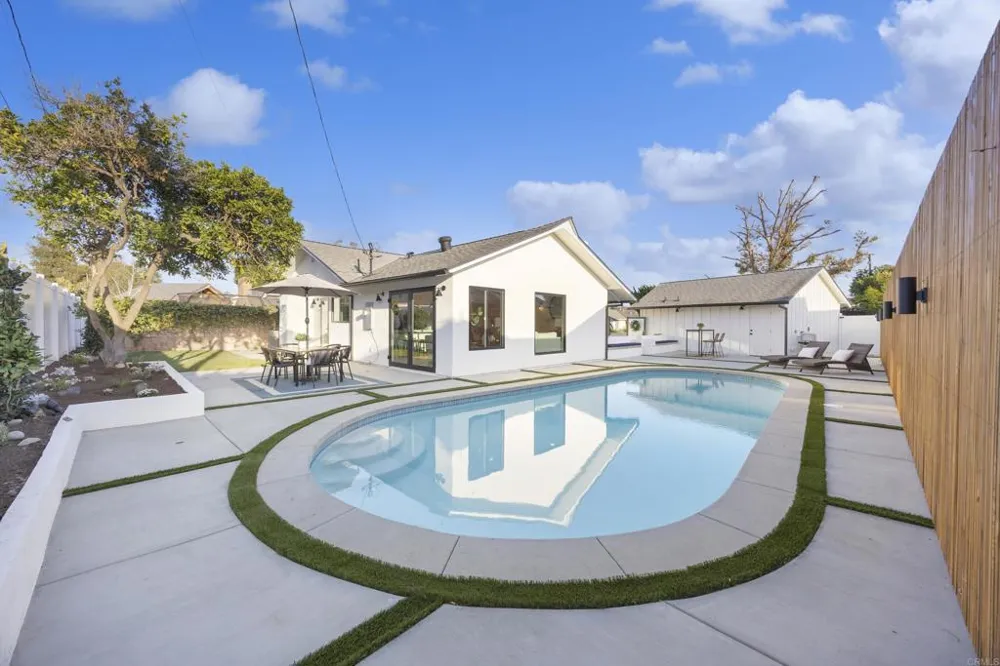 3221 Kempton Drive Los Alamitos, CA 90720