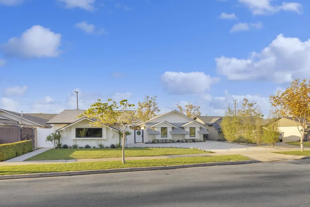 3221 Kempton Drive Los Alamitos, CA 90720