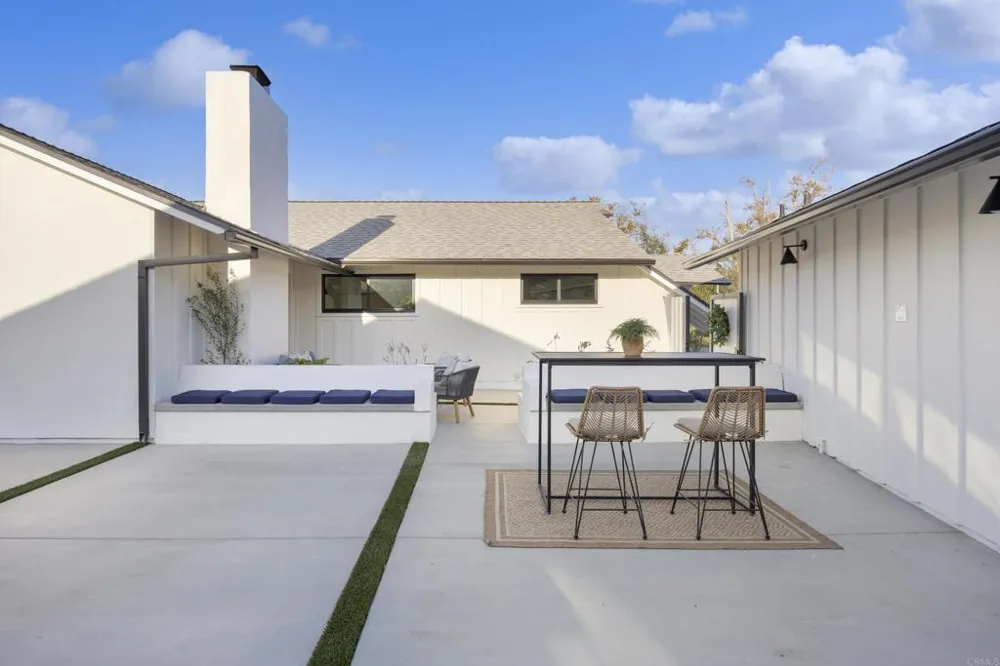 3221 Kempton Drive Los Alamitos, CA 90720