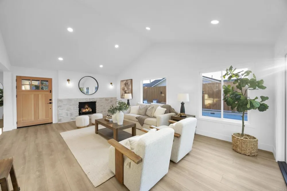 3221 Kempton Drive Los Alamitos, CA 90720