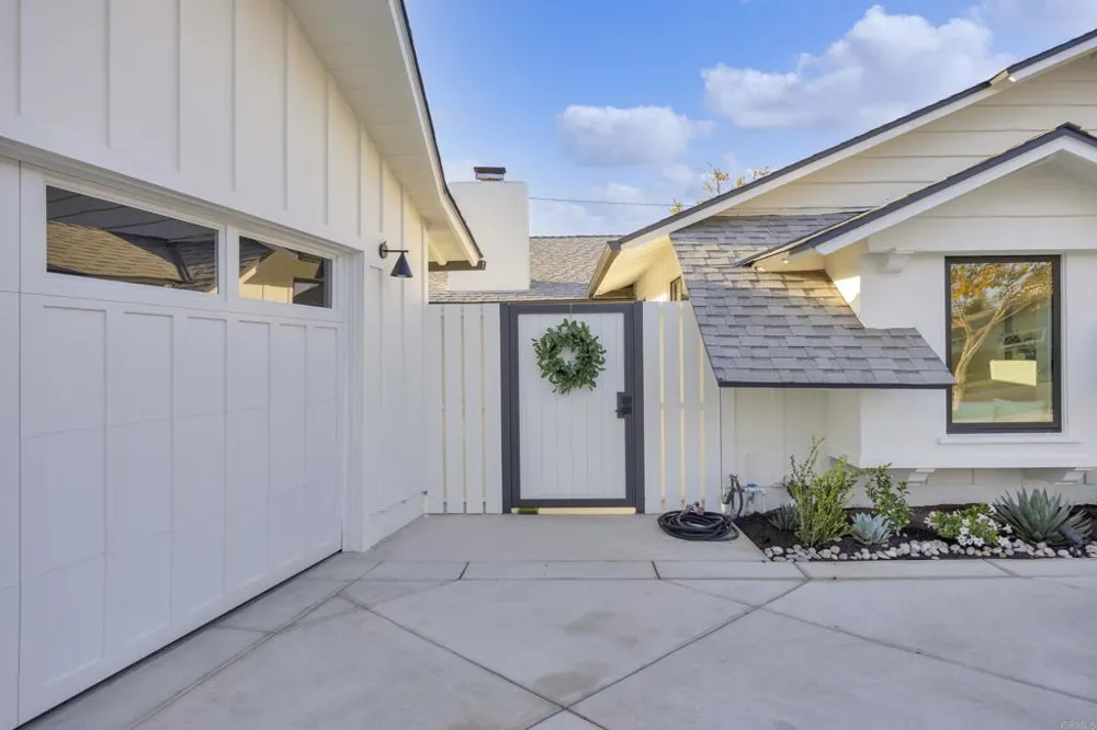 3221 Kempton Drive Los Alamitos, CA 90720