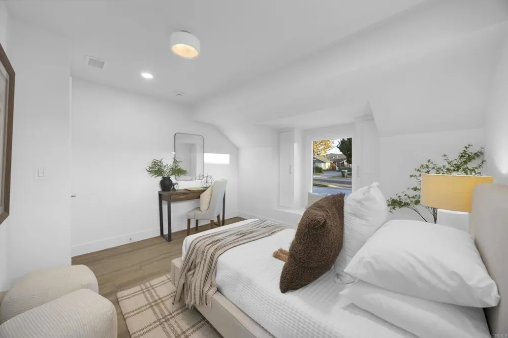 3221 Kempton Drive Los Alamitos, CA 90720