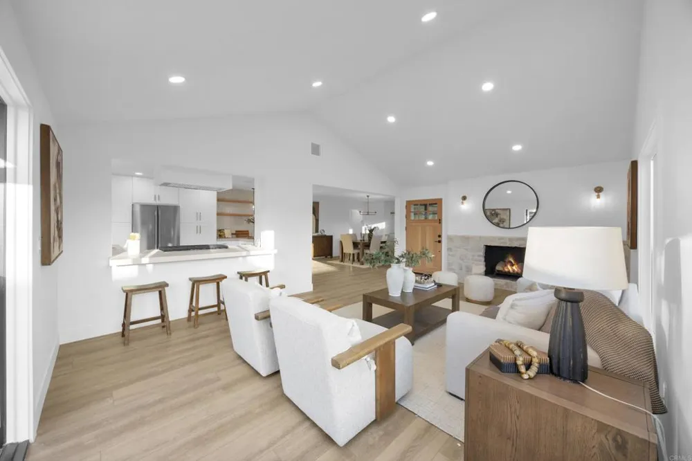 3221 Kempton Drive Los Alamitos, CA 90720