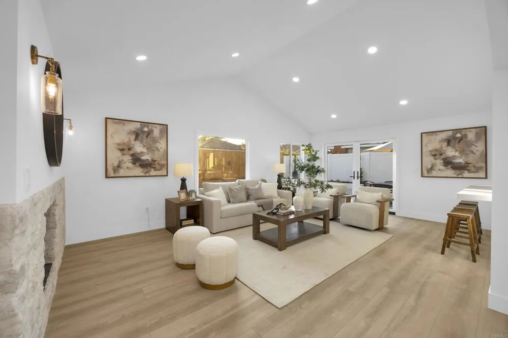 3221 Kempton Drive Los Alamitos, CA 90720