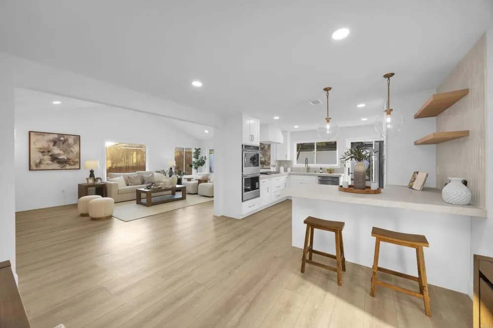 3221 Kempton Drive Los Alamitos, CA 90720