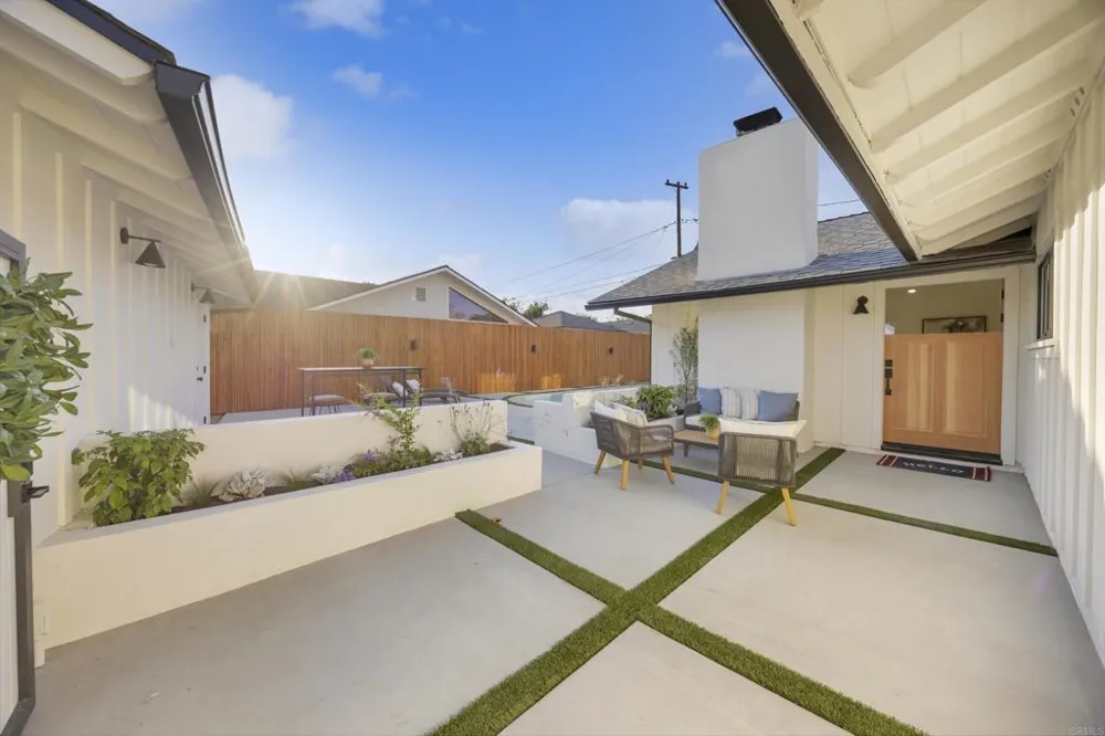 3221 Kempton Drive Los Alamitos, CA 90720