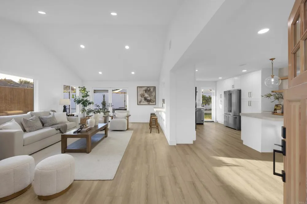 3221 Kempton Drive Los Alamitos, CA 90720