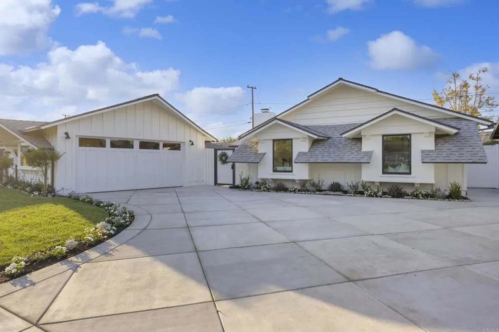 3221 Kempton Drive Los Alamitos, CA 90720