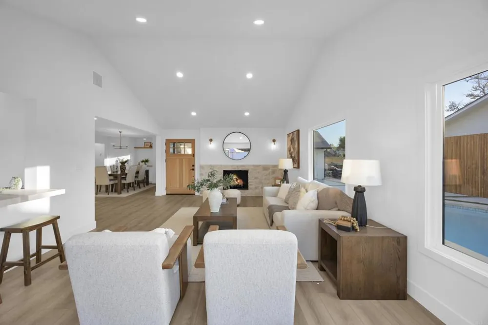 3221 Kempton Drive Los Alamitos, CA 90720
