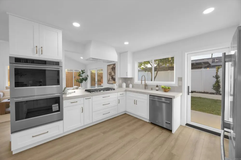 3221 Kempton Drive Los Alamitos, CA 90720
