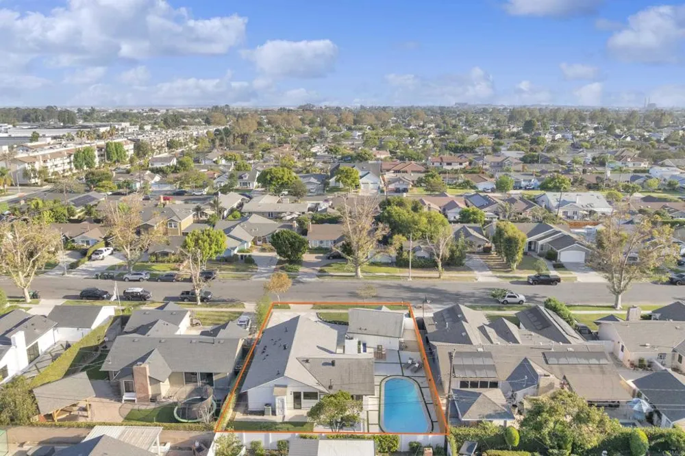 3221 Kempton Drive Los Alamitos, CA 90720