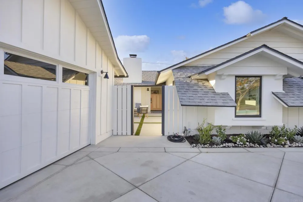 3221 Kempton Drive Los Alamitos, CA 90720