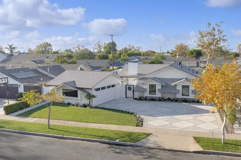 3221 Kempton Drive Los Alamitos, CA 90720