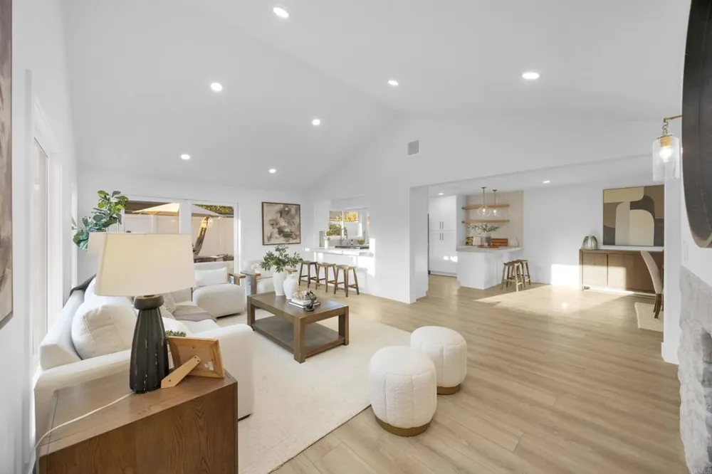 3221 Kempton Drive Los Alamitos, CA 90720