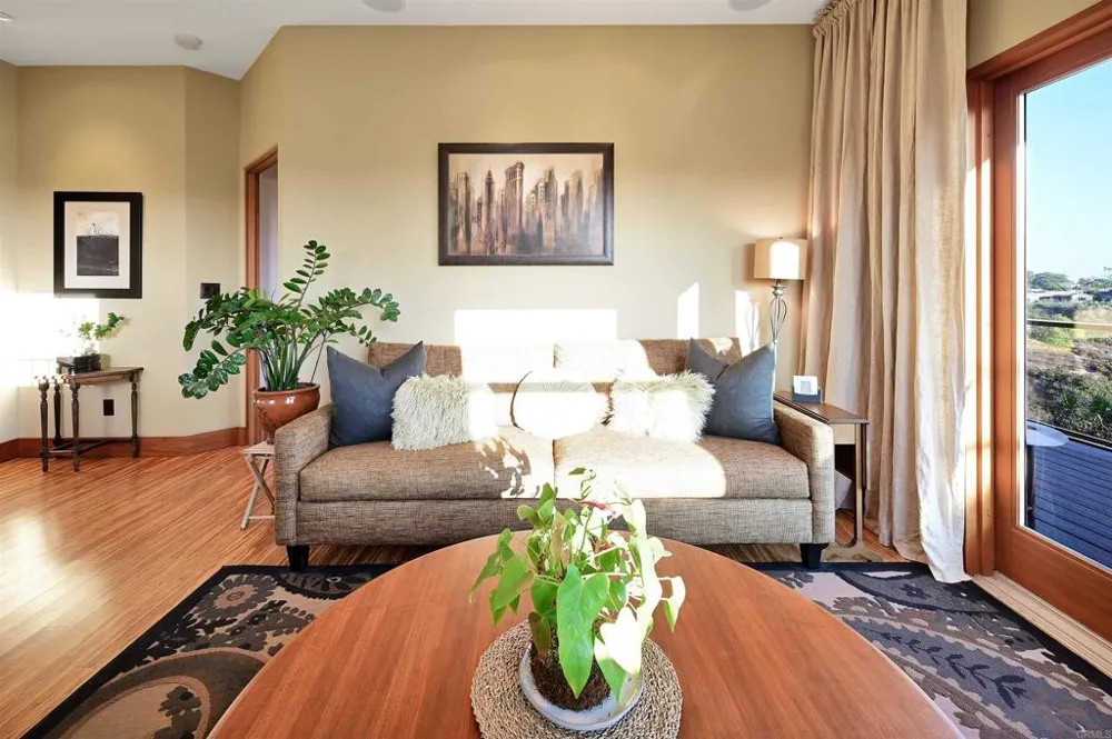 3811 Hiawatha Way San Diego, CA 92117
