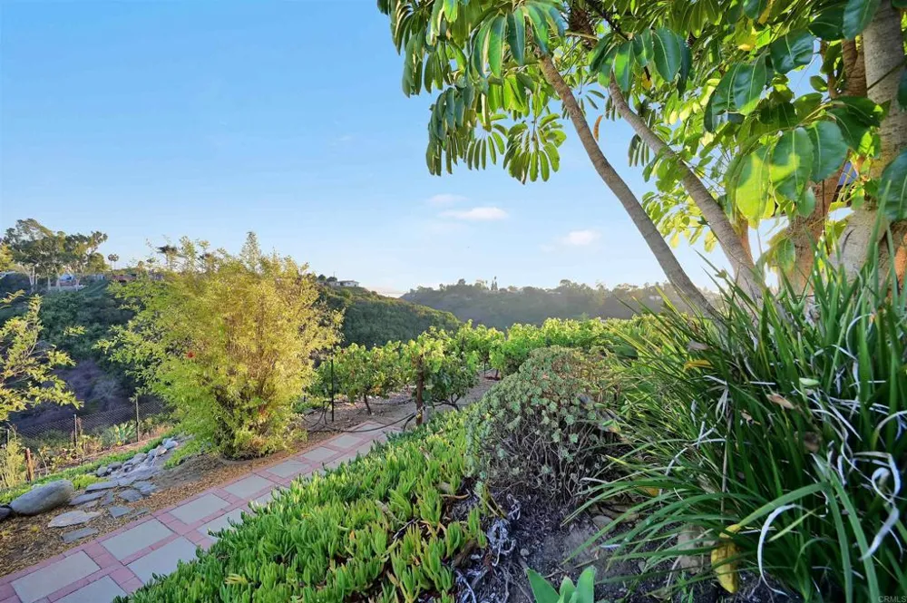 3811 Hiawatha Way San Diego, CA 92117