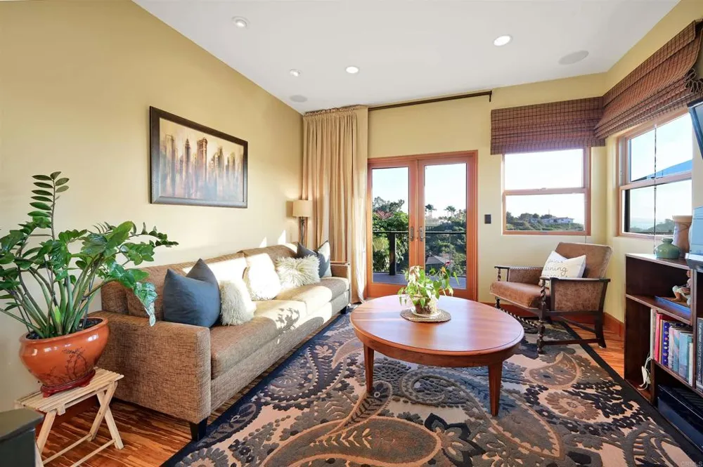 3811 Hiawatha Way San Diego, CA 92117
