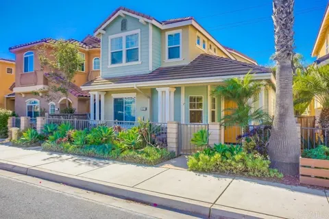 421 Cedros Ave