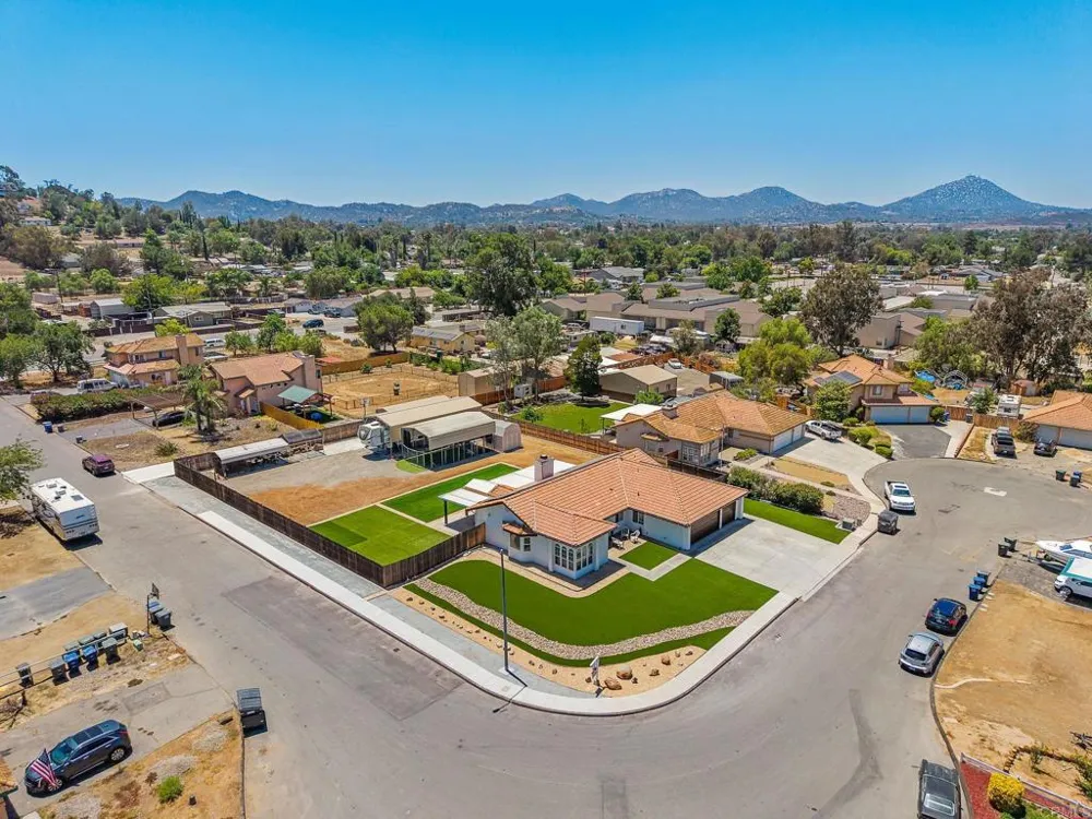 1229 Anna Rose Lane Ramona, CA 92065