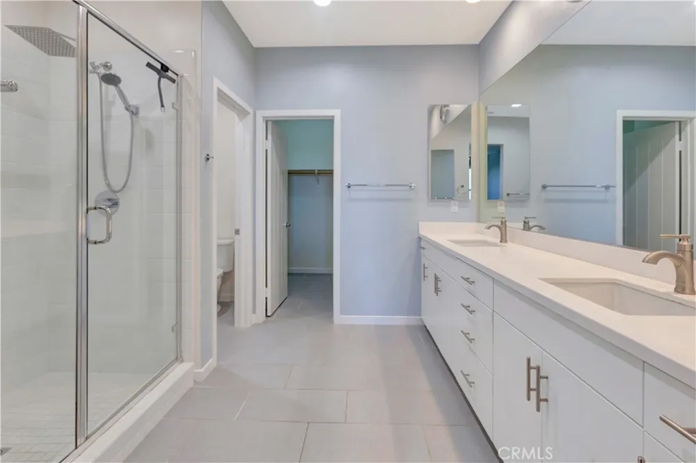 76 Finch Lake Forest, CA 92630