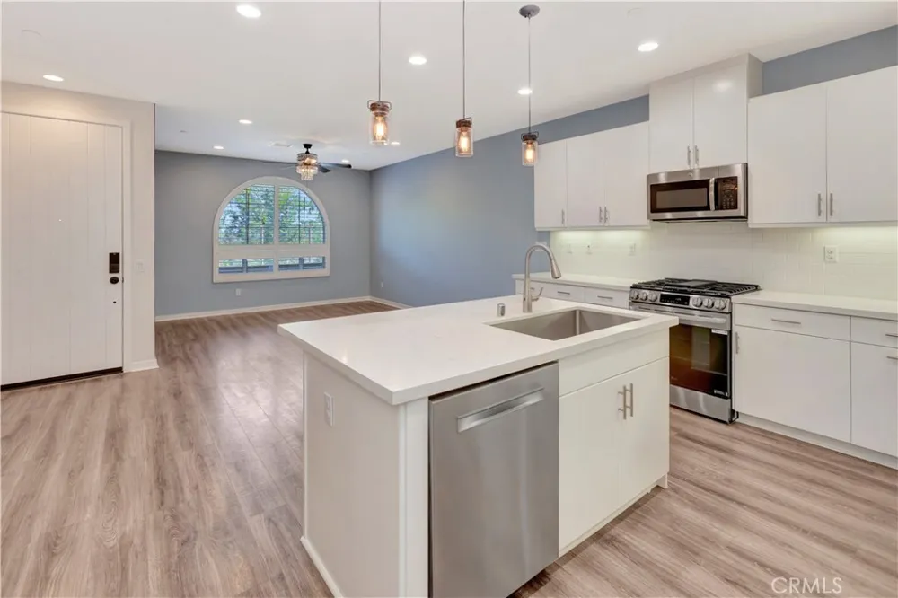 76 Finch Lake Forest, CA 92630