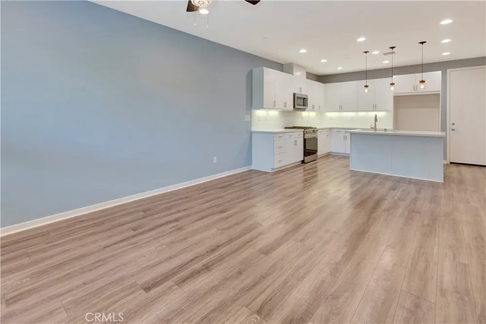 76 Finch Lake Forest, CA 92630