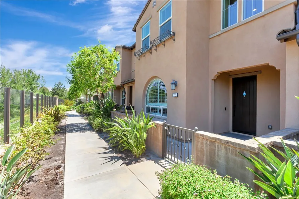 76 Finch Lake Forest, CA 92630