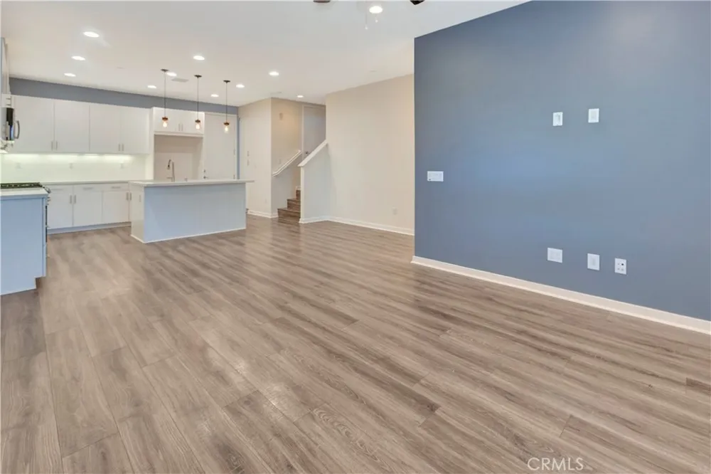 76 Finch Lake Forest, CA 92630