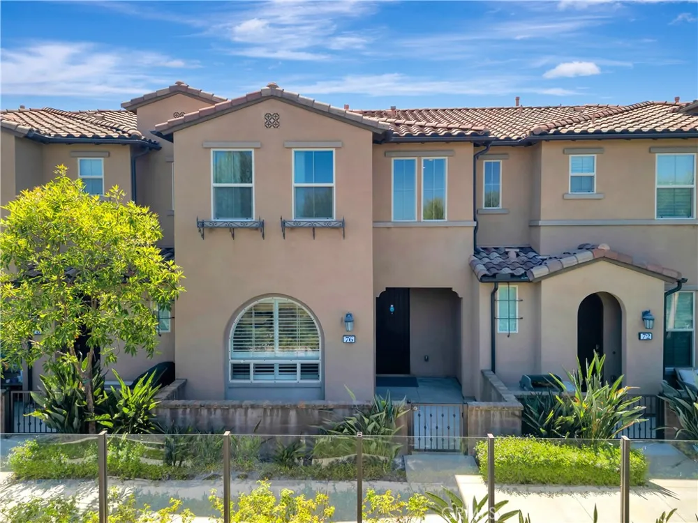76 Finch Lake Forest, CA 92630