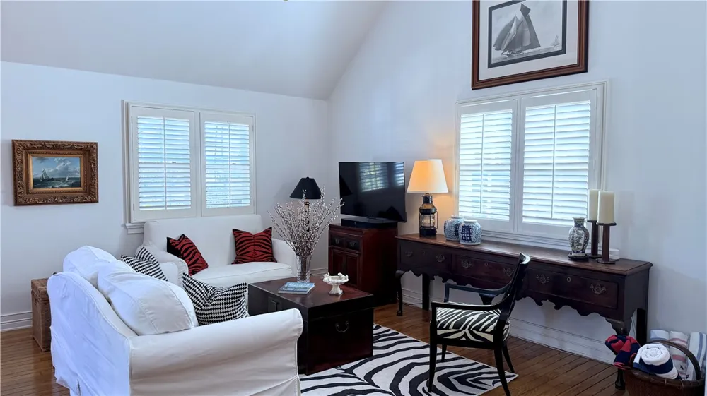 28 Beacon Bay Newport Beach, CA 92660