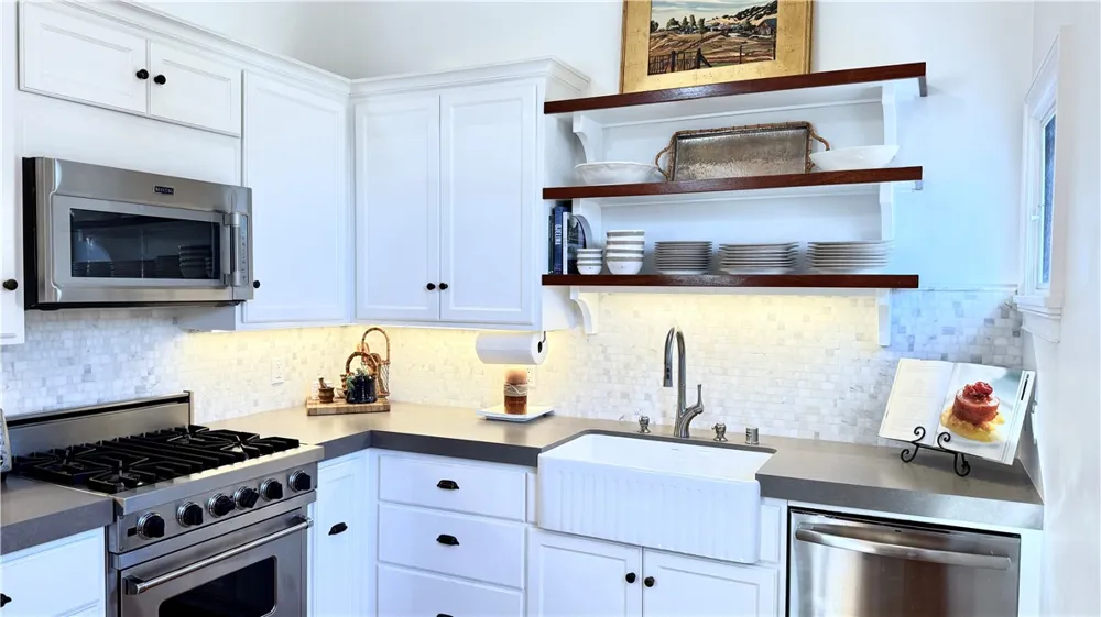 28 Beacon Bay Newport Beach, CA 92660