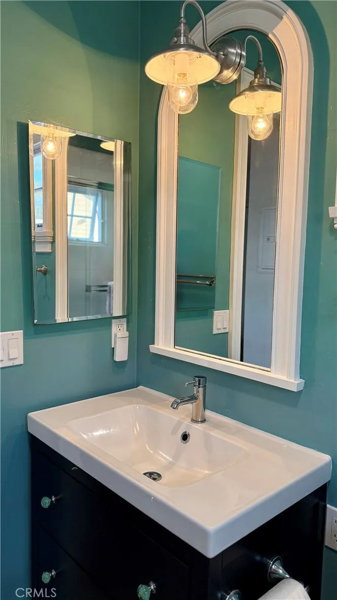 28 Beacon Bay Newport Beach, CA 92660