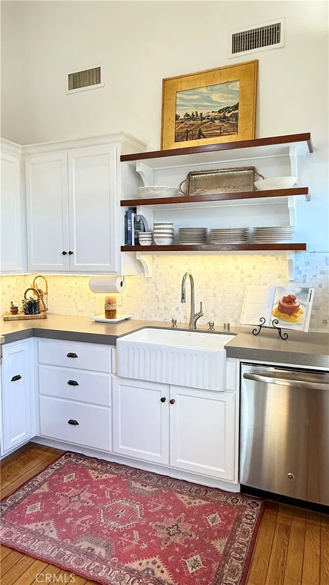 28 Beacon Bay Newport Beach, CA 92660