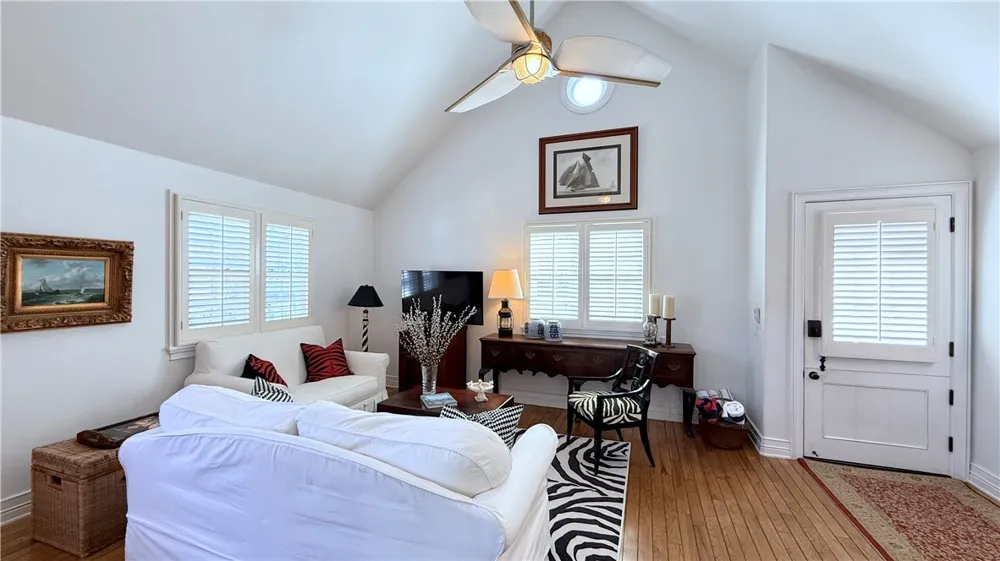 28 Beacon Bay Newport Beach, CA 92660