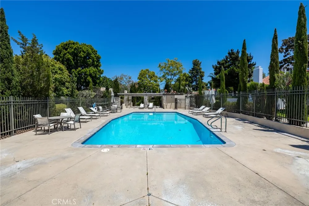 2332 Vista Huerta Newport Beach, CA 92660