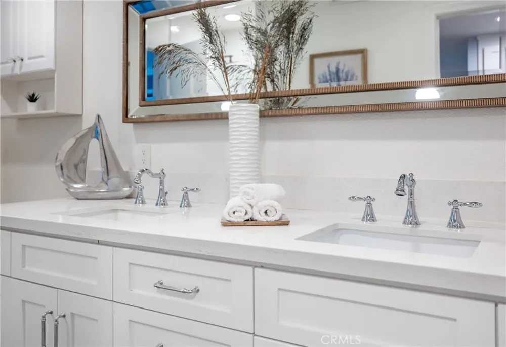 2332 Vista Huerta Newport Beach, CA 92660