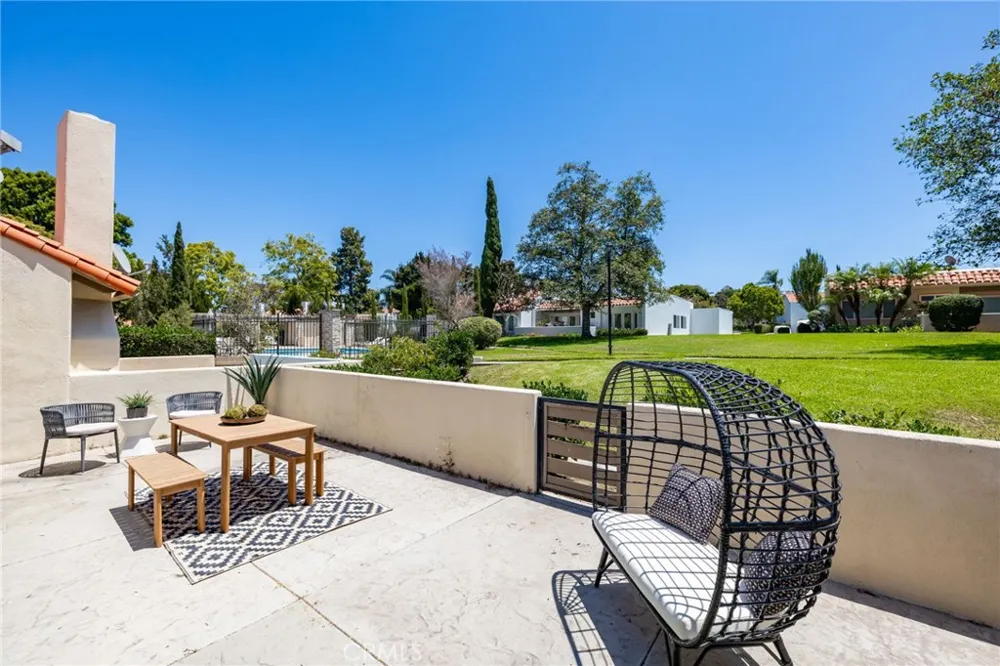2332 Vista Huerta Newport Beach, CA 92660